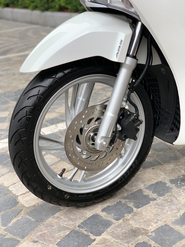 Cần bán SH Việt 150 ABS 2019 màu Trắng chạy chuẩn 800km