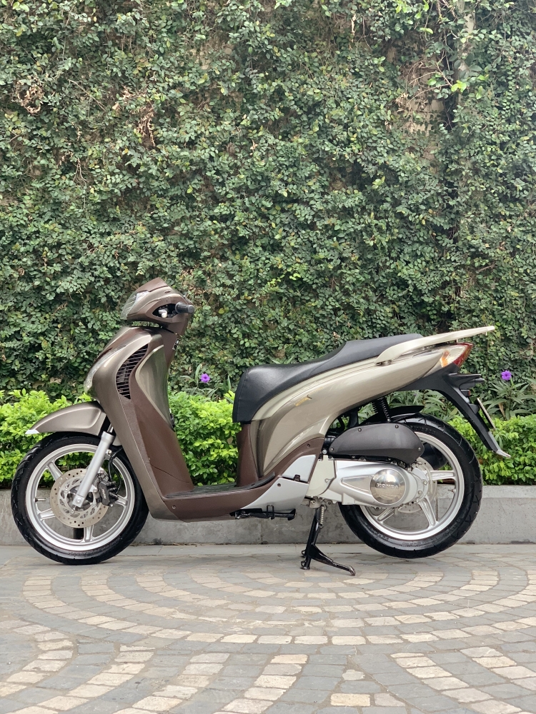 Cần bán Siêu phẩm SH Nhập 125 cuối 2012 màu Sâmpanh- Biển vip