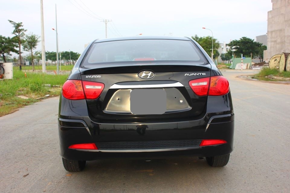 Bán Hyundai Avante 2013 số sàn màu đen đập thùng từ đầu