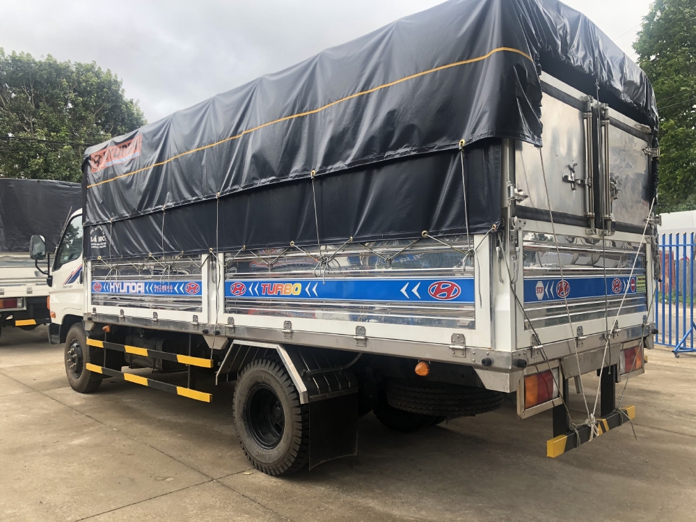 Báo giá xe tải Hyundai Mighty 2017 ga cơ 8 tấn thùng mui bạt - Chỉ 200Tr giao xe ngay