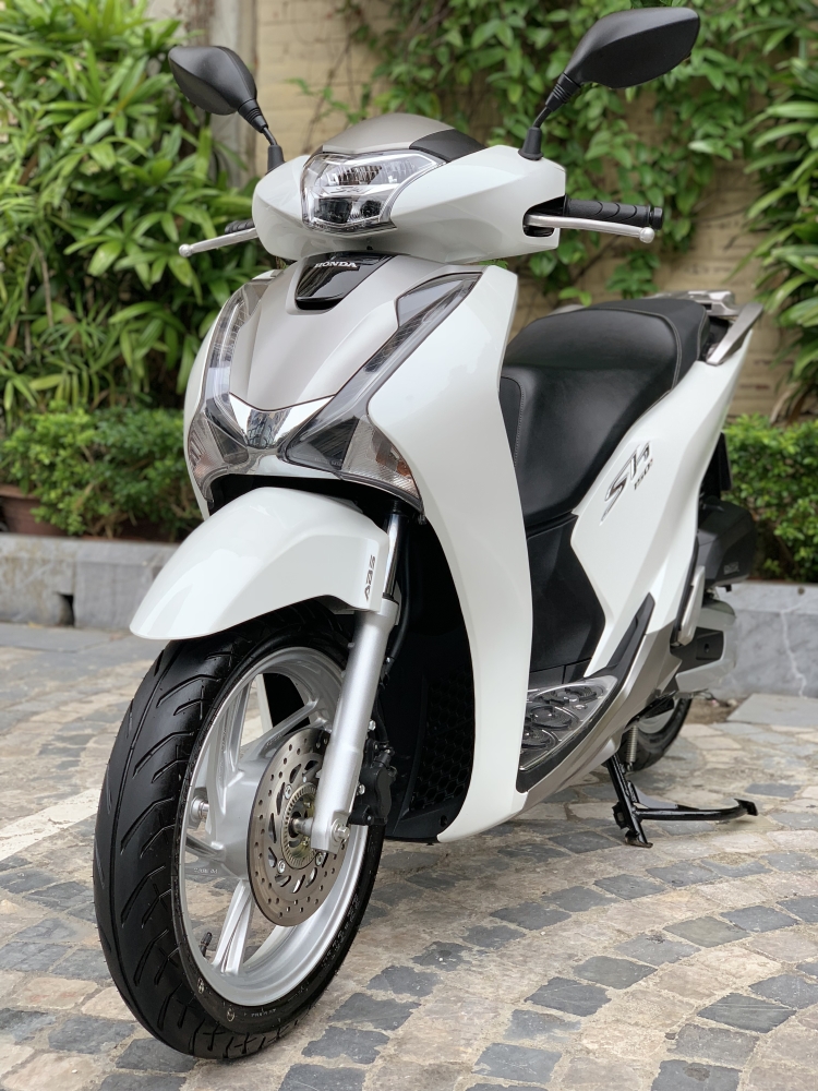 Cần bán SH Việt 150 ABS 2019 màu Trắng chạy chuẩn 800km