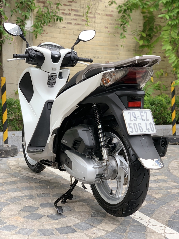 Cần bán SH Việt 150 ABS 2019 màu Trắng chạy chuẩn 800km