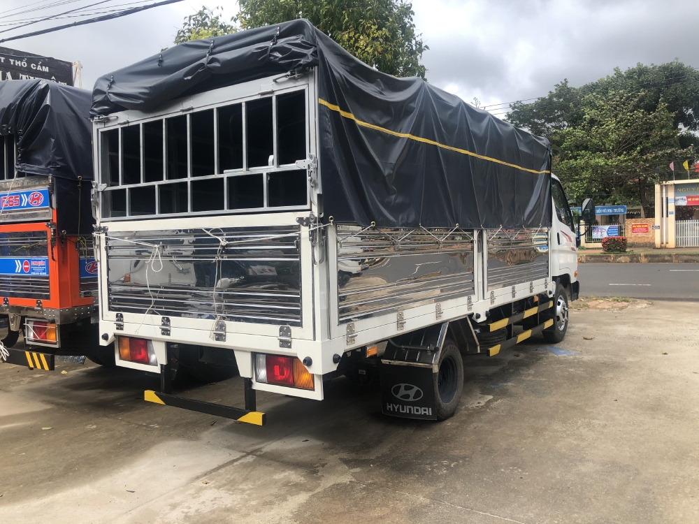 Xe tải New Mighty N250SL thùng mui bạt tiêu chuẩn, kích thước thùng dài 4M4