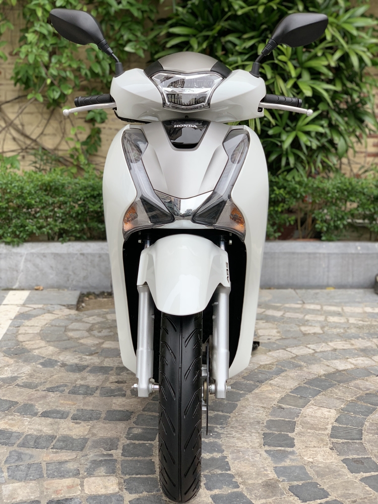 Cần bán SH Việt 150 ABS 2019 màu Trắng chạy chuẩn 800km