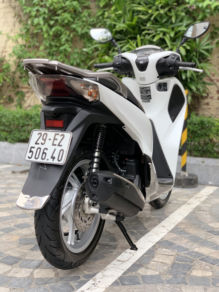 Cần bán SH Việt 150 ABS 2019 màu Trắng chạy chuẩn 800km