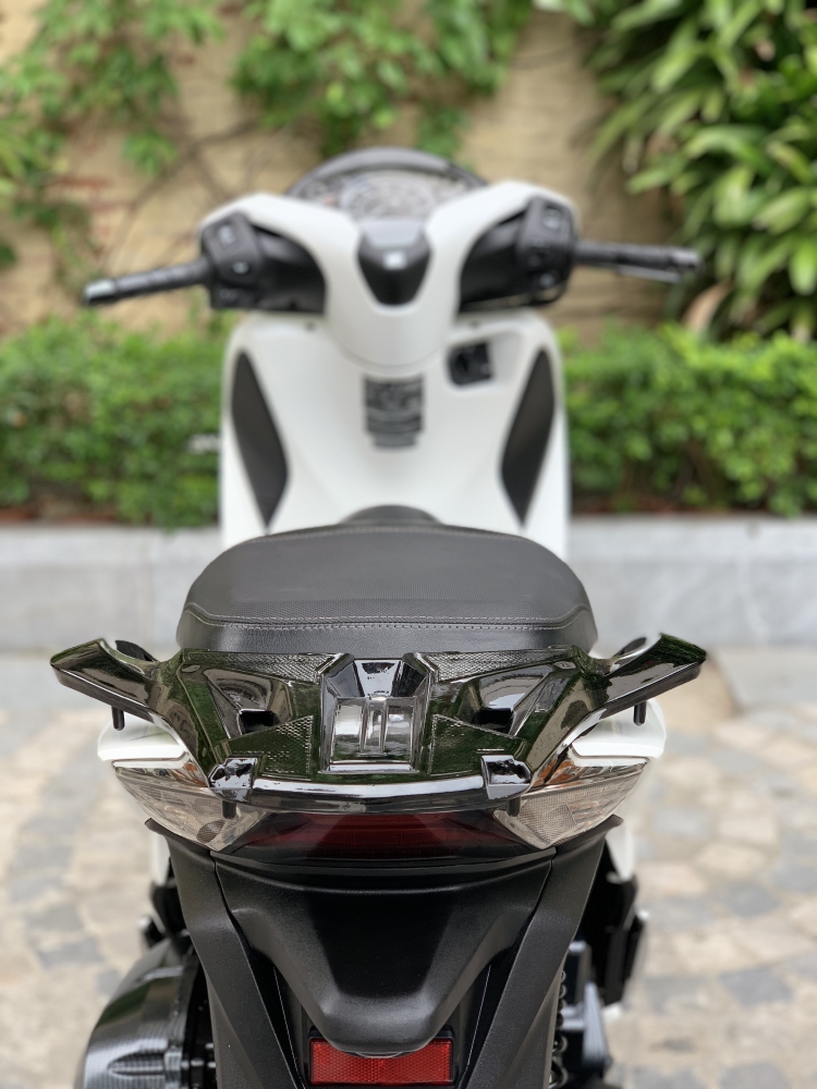 Cần bán SH Việt 125 CBS 2018 màu Trắng đẹp quá
