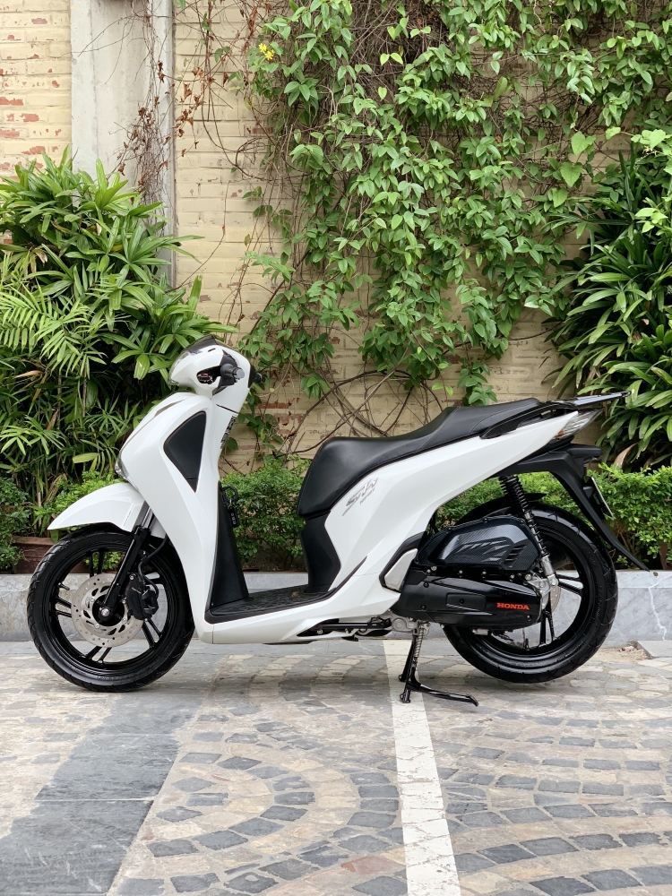 Cần bán SH Việt 125 CBS 2018 màu Trắng đẹp quá