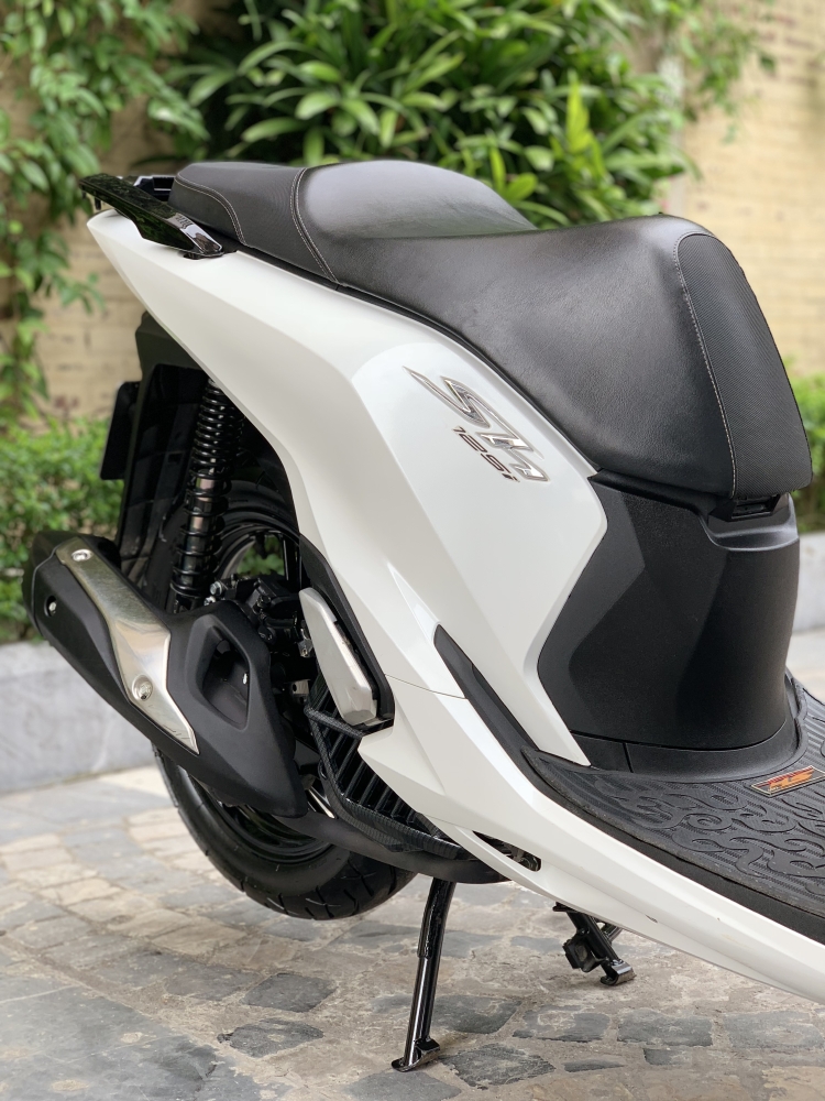 Cần bán SH Việt 125 CBS 2018 màu Trắng đẹp quá