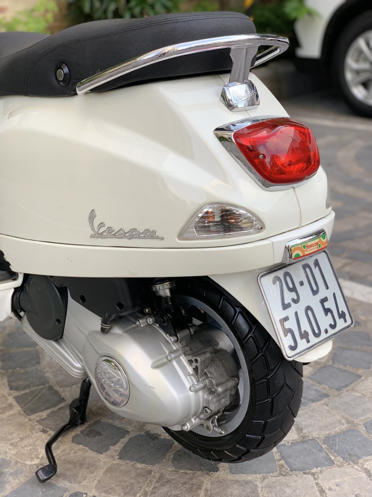 Cần bán Vespa LX 3Vie 2014 màu Trắng dán kín nilon cả xe- Chất