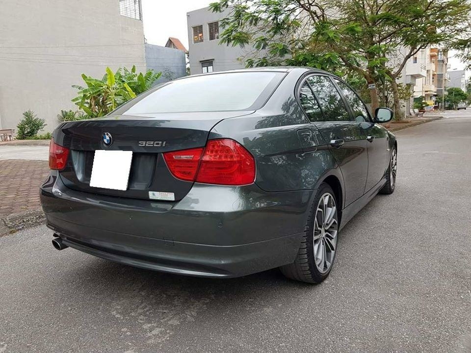 Gia đình cần bán xe Bmw 320i