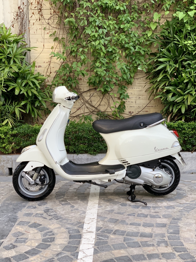 Cần bán Vespa LX 3Vie 2014 màu Trắng dán kín nilon cả xe- Chất