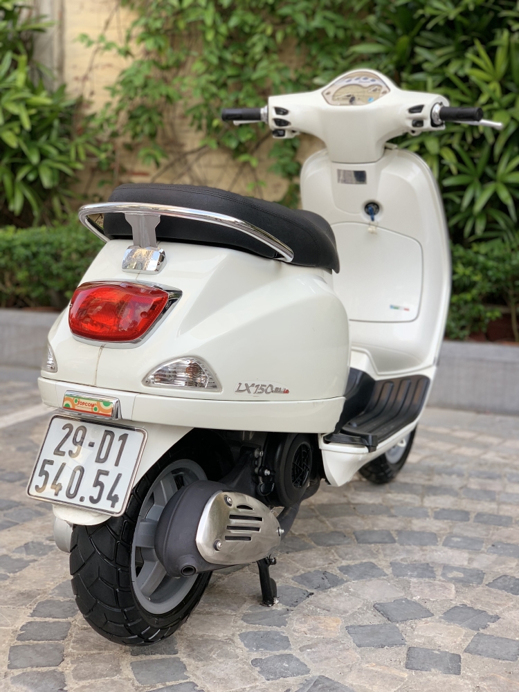 Cần bán Vespa LX 3Vie 2014 màu Trắng dán kín nilon cả xe- Chất