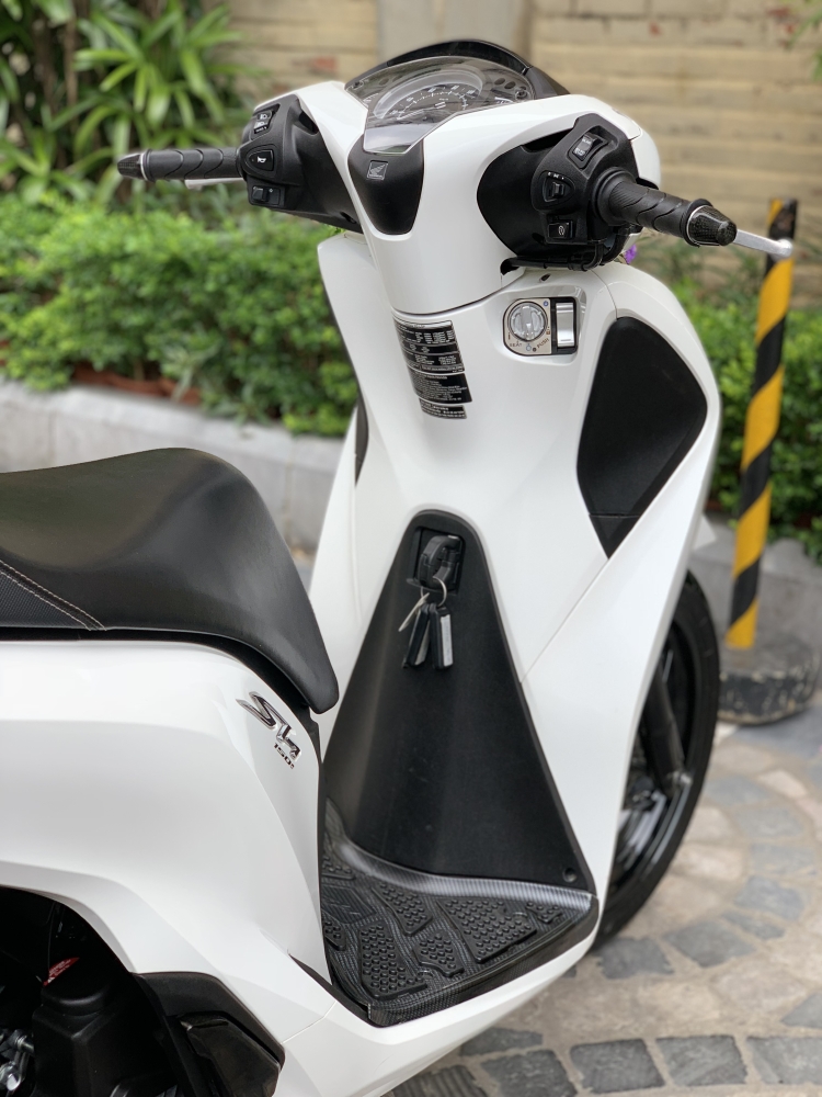 Cần bán SH Việt 150 ABS 2018 màu Trắng -Biển phố Vip