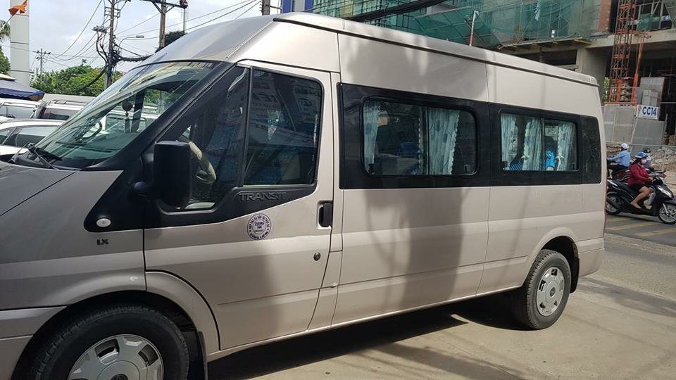 Gia đình cần bán xe Transit 2018