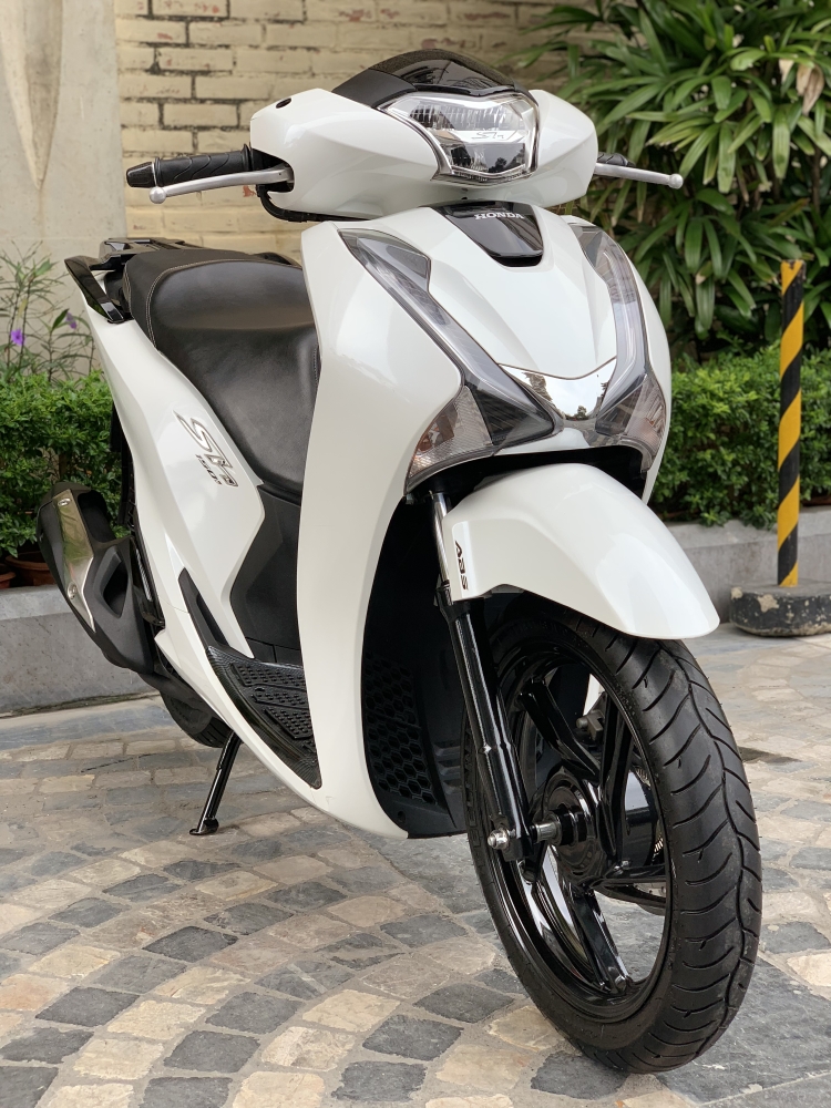 Cần bán SH Việt 150 ABS 2018 màu Trắng -Biển phố Vip