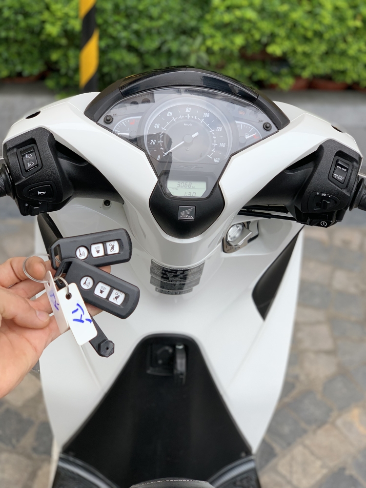 Cần bán SH Việt 150 ABS 2018 màu Trắng -Biển phố Vip