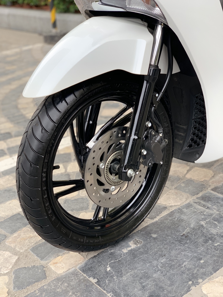 Cần bán SH Việt 150 ABS 2018 màu Trắng -Biển phố Vip