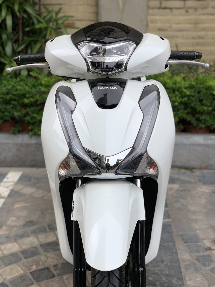 Cần bán SH Việt 150 ABS 2018 màu Trắng -Biển phố Vip