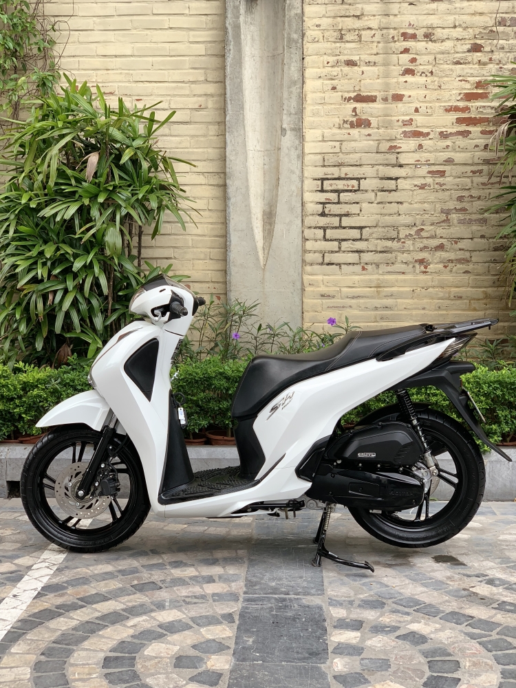 Cần bán SH Việt 150 ABS 2018 màu Trắng -Biển phố Vip