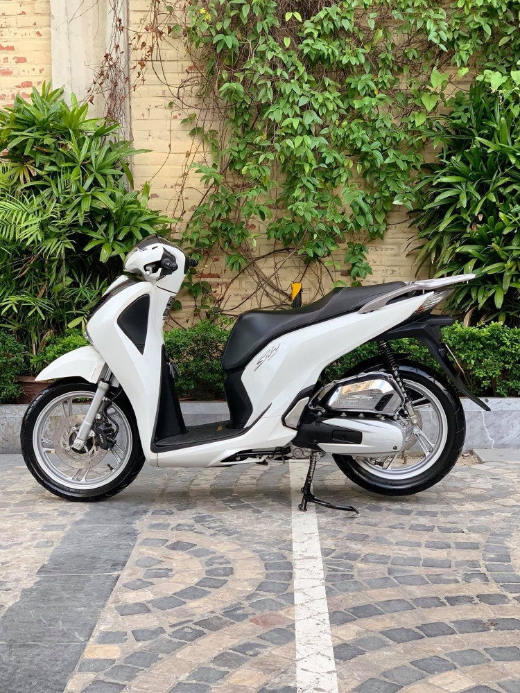 Cần bán SH Việt 125 CBS 2017 màu trắng cực chất
