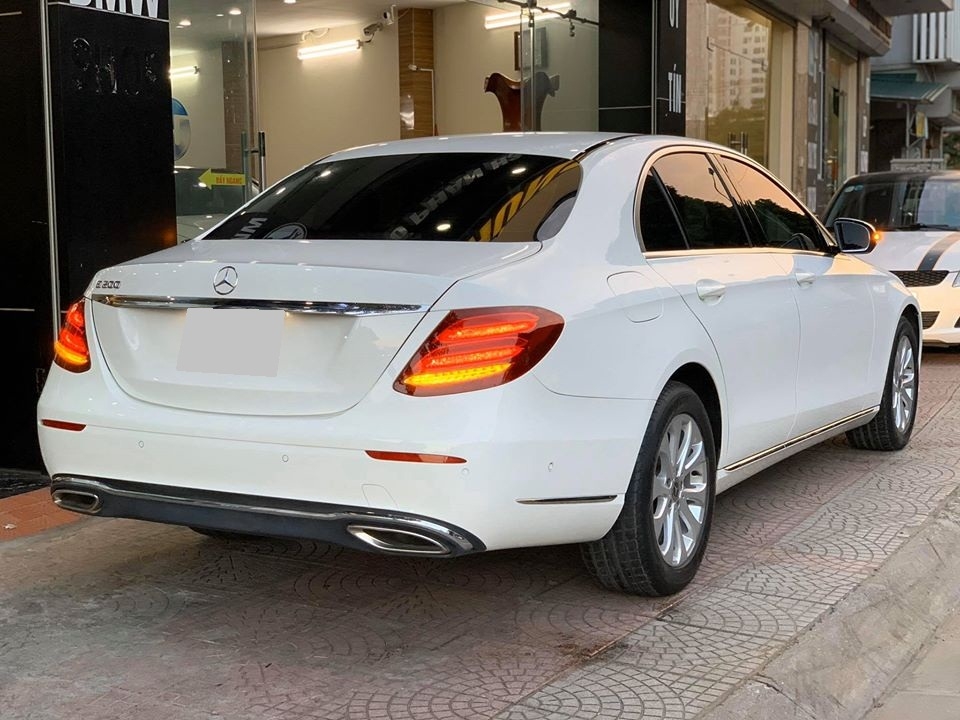 Bán gấp Mercedes E200 đời 2017