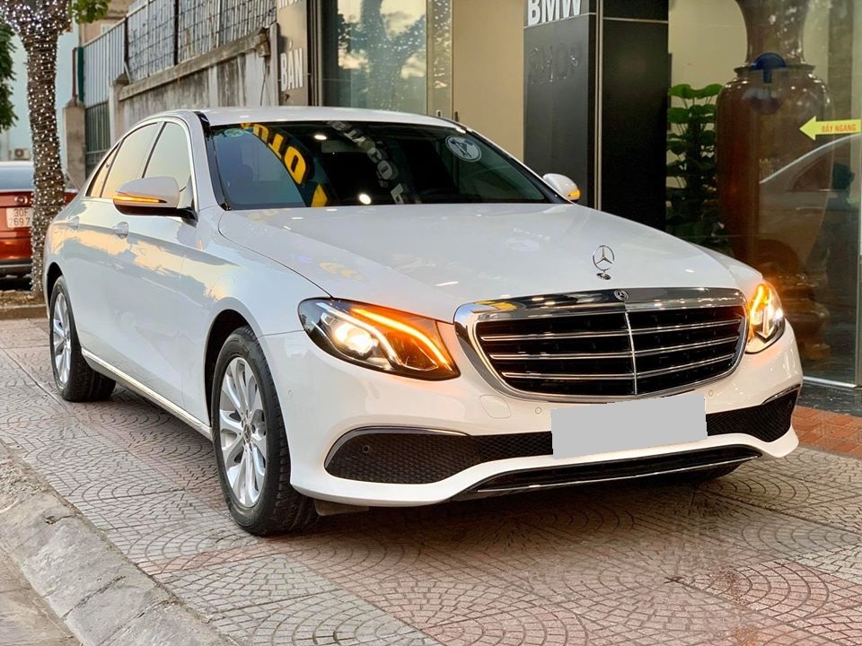 Bán gấp Mercedes E200 đời 2017