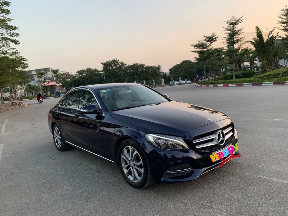 Cần bán xe Mercedes Benz C200 xanh cavansite 2015