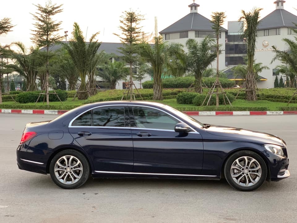 Cần bán xe Mercedes Benz C200 xanh cavansite 2015