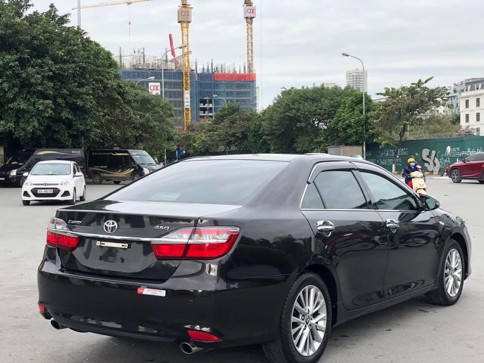 Bán xe Toyota Camry 2.5Q sản xuất 2018