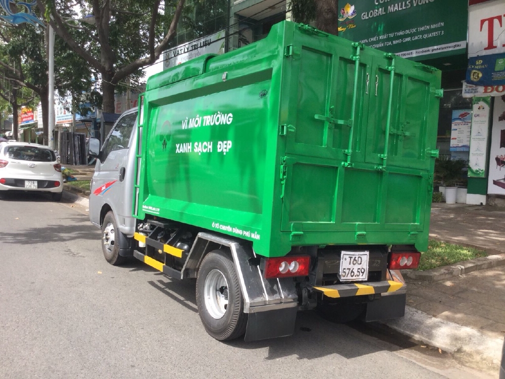 Xe ben chở rác jac 1.4 tấn thùng 3 khối vào đường hẽm