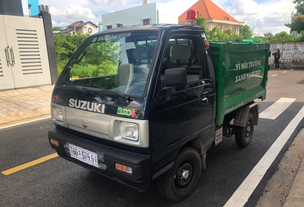 Xe ben chở rác suzuki 500kg thùng 2 khối vào hẽm