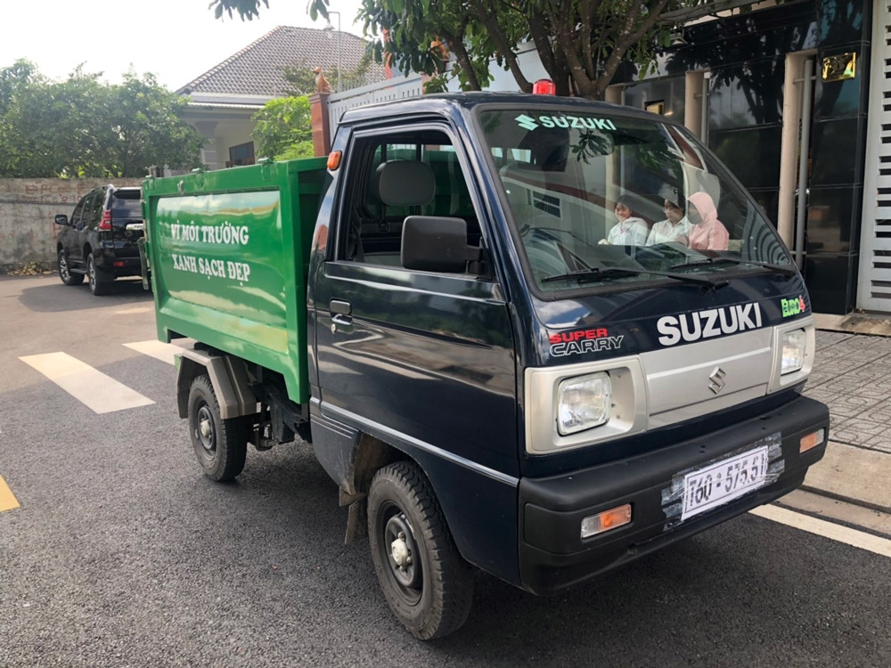 Xe ben chở rác suzuki 500kg thùng 2 khối vào hẽm