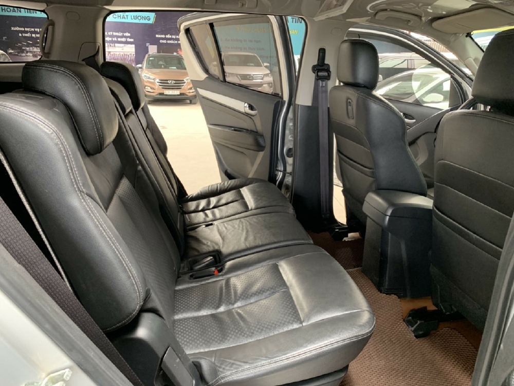Cần bán Isuzu MU X 2.5MT 2017 Màu Bạc biển SG xe đẹp bao test hãng toàn quốc