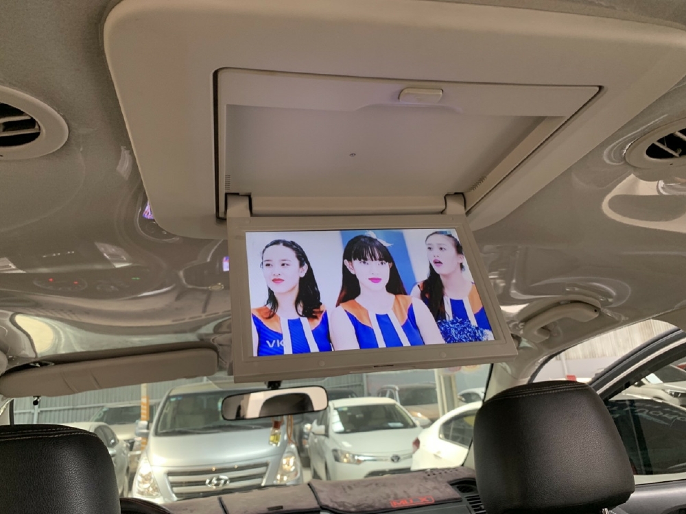 Cần bán Isuzu MU X 2.5MT 2017 Màu Bạc biển SG xe đẹp bao test hãng toàn quốc