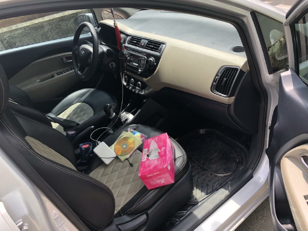 Bán Kia Rio 2017 số sàn màu Bạc đi kỹ rất mi