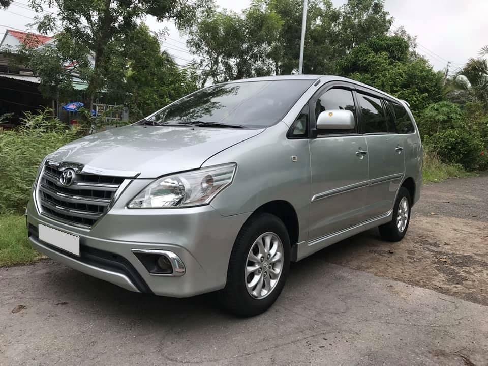 Cần bán Toyota Innova sản xuất 2015