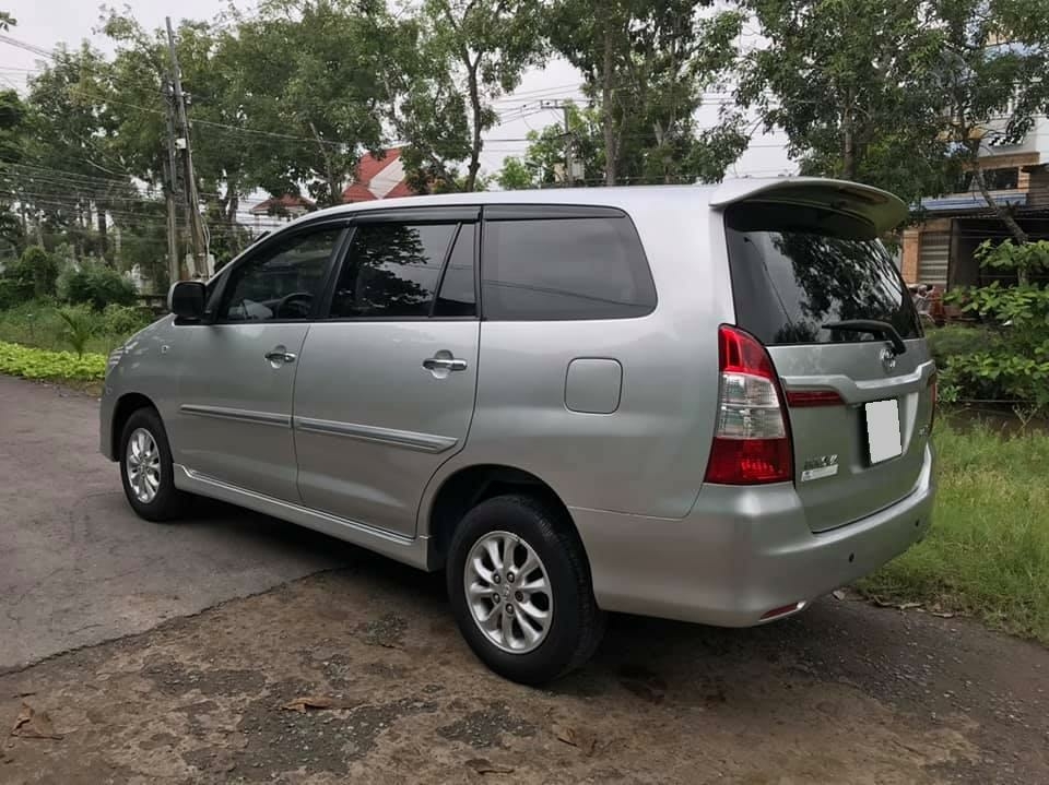 Cần bán Toyota Innova sản xuất 2015