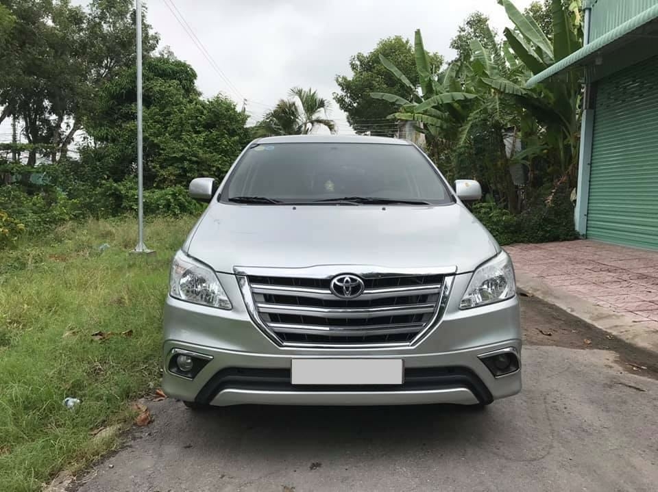 Cần bán Toyota Innova sản xuất 2015