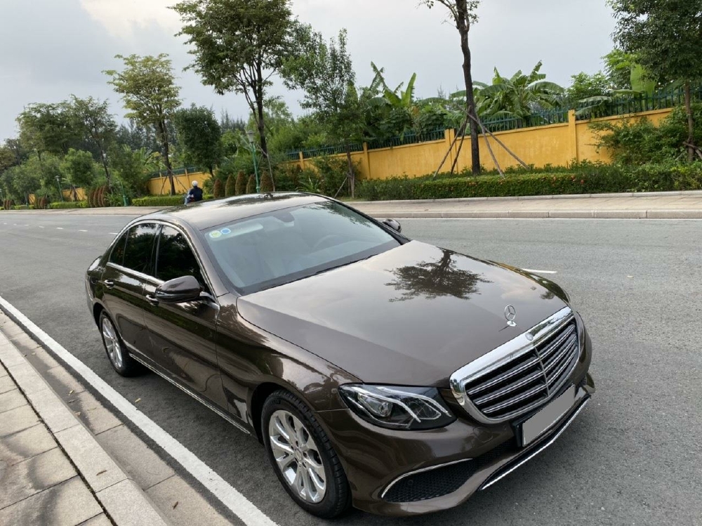 Về hưu cần bán E200.