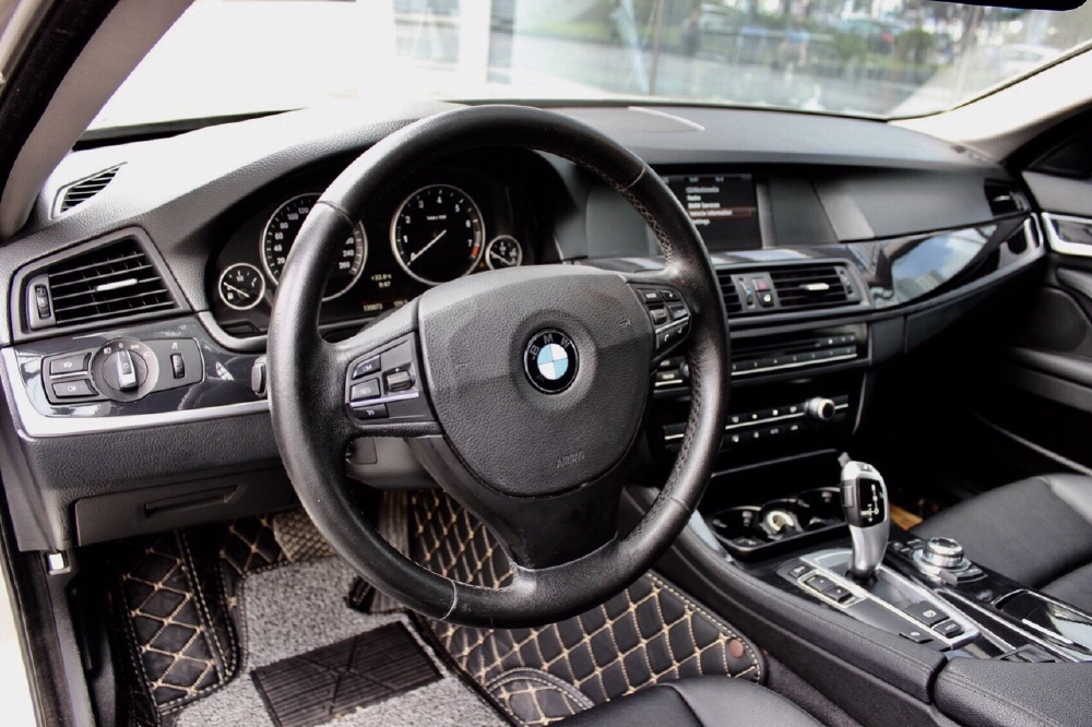 Bmw 520i sx 2012 màu vàng nội thất đen