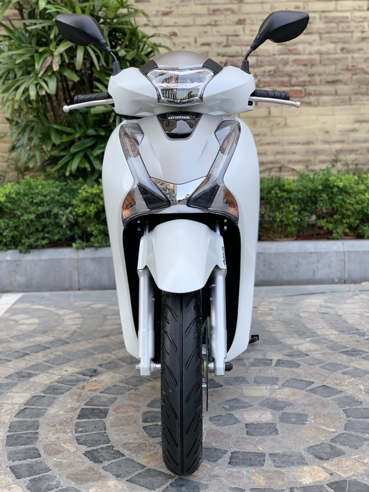 Cần bán SH Việt 150 ABS 20/11/2019 màu Trắng chạy 400km như mới