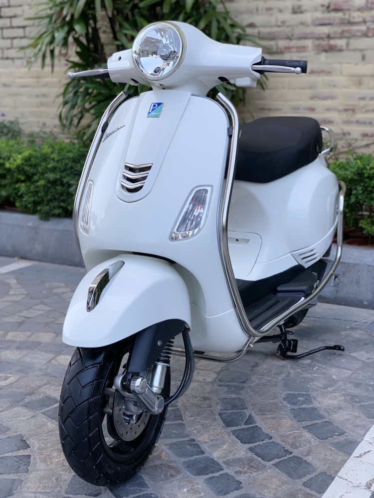 Cần bán LX iGet cuối 2017 màu Trắng đẹp miễn chê.