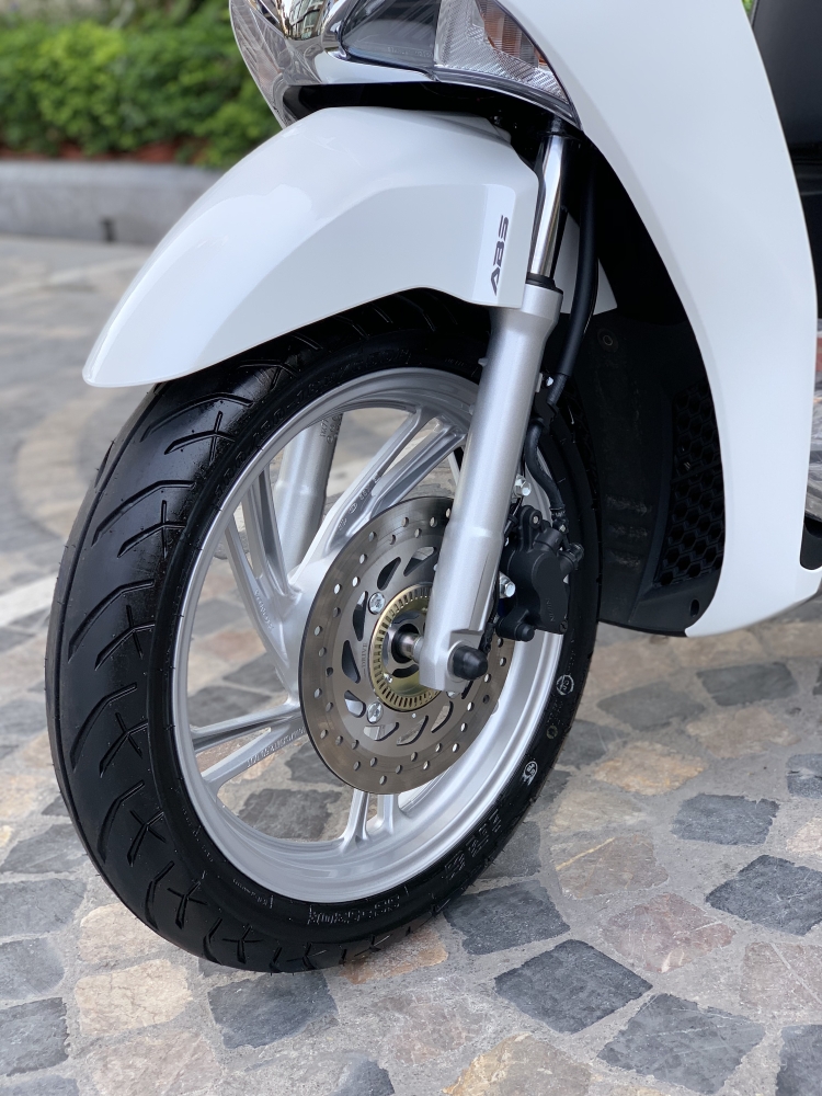Cần bán SH Việt 150 ABS 20/11/2019 màu Trắng chạy 400km như mới