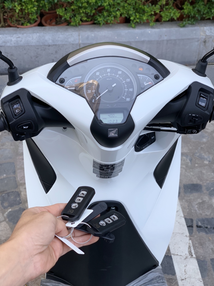 Cần bán SH Việt 150 ABS 20/11/2019 màu Trắng chạy 400km như mới