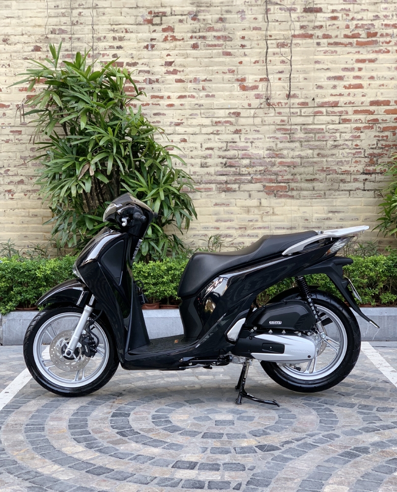 Cần bán SH Việt 125 CBS cuối 2018 màu Đen chạy 2000km quá mới