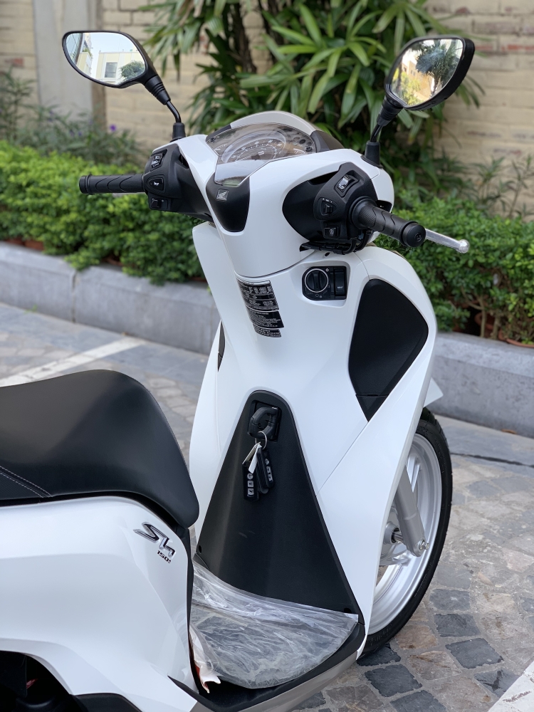 Cần bán SH Việt 150 ABS 20/11/2019 màu Trắng chạy 400km như mới