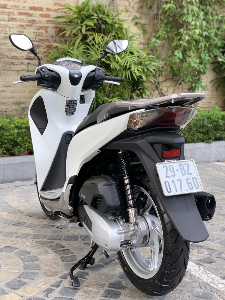 Cần bán SH Việt 150 ABS 20/11/2019 màu Trắng chạy 400km như mới