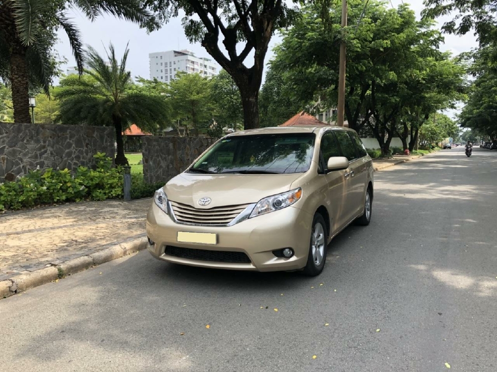 Bán Toyota Sienna LE 2011