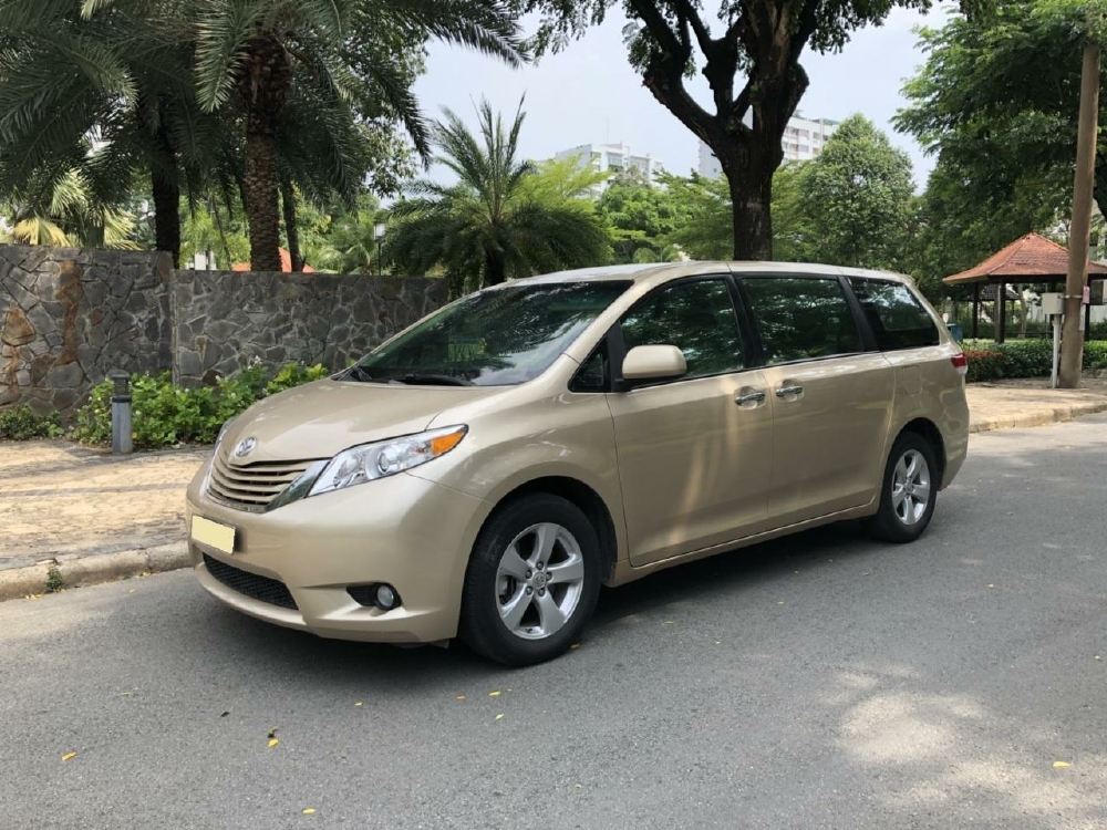 Bán Toyota Sienna LE 2011