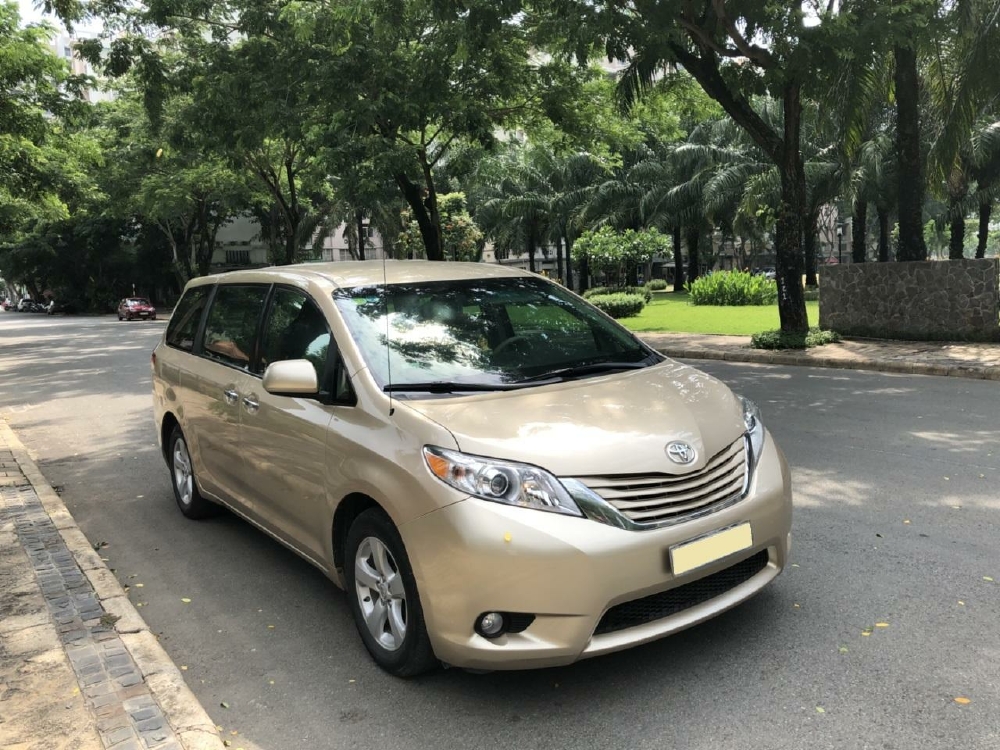 Bán Toyota Sienna LE 2011